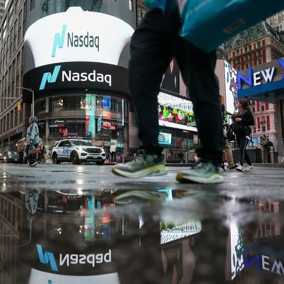 Global AI Stocks Slide as Earnings Disappoint and Spending Fears Resurface